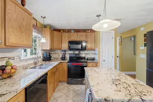 90 Rowley St, Providence, RI 02909 - Photo 18