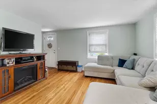 64 Guilford Dr, Warwick, RI 02886 - Photo 8