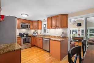 165 Garden City Dr, Cranston, RI 02920 - Photo 10