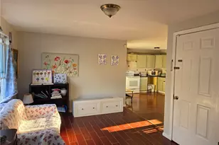28 Benedict St, Providence, RI 02907 - Photo 10