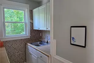 112 Bernon St, Providence, RI 02908 - Photo 10