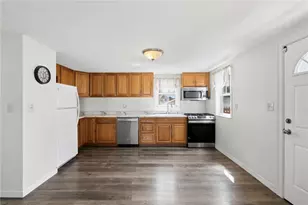 98 Dewey Ave, Pawtucket, RI 02861 - Photo 6