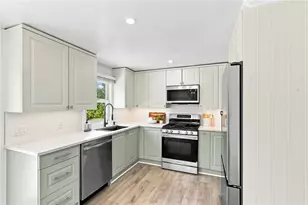 53 Buena Vista Ave, Warwick, RI 02889 - Photo 2