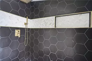 13 Suffolk St, Providence, RI 02908 - Photo 36