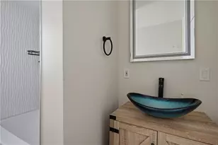 13 Suffolk St, Providence, RI 02908 - Photo 16