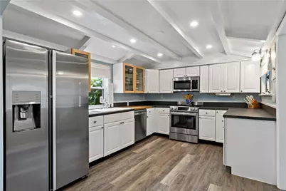 8 Lincoln Avenue, Bristol, RI 02809 - Photo 2
