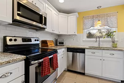 65 Marion Avenue S, Cranston, RI 02905 - Photo 18