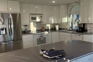 17 Chartier Cir, Newport, RI 02840 - Photo 4