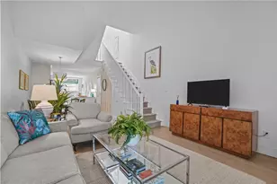 26 Narragansett Ave, Newport, RI 02840 - Photo 4
