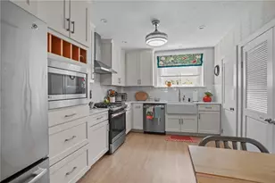 26 Narragansett Ave, Newport, RI 02840 - Photo 8