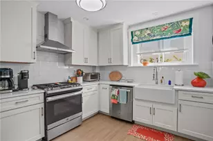 26 Narragansett Ave, Newport, RI 02840 - Photo 10