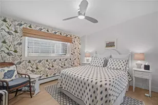 26 Narragansett Ave, Newport, RI 02840 - Photo 16