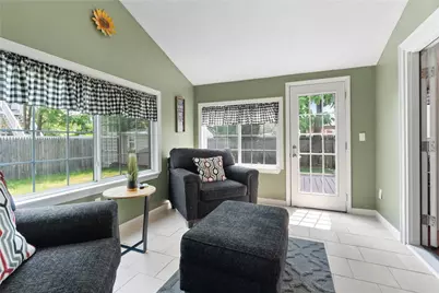 86 Mowry Avenue, East Providence, RI 02914 - Photo 24