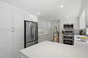 136 Holly Hills Ln, North Kingstown, RI 02874 - Photo 8