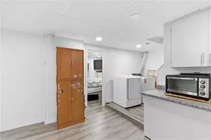 31 Yeoman Ave, Cranston, RI 02920 - Photo 20