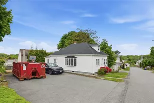 31 Yeoman Ave, Cranston, RI 02920 - Photo 4