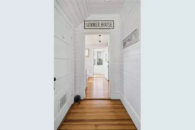 40 W Narragansett Avenue, Newport, RI 02840 - Photo 12