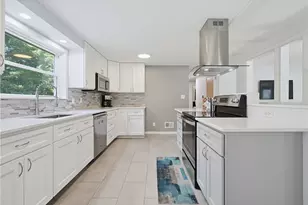 15 Austin Dr, Cumberland, RI 02864 - Photo 2