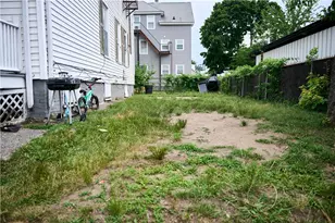 146 Pond St, Pawtucket, RI 02860 - Photo 8