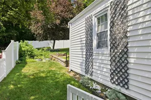 74 Macarthur Rd, Woonsocket, RI 02895 - Photo 8