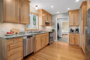 3 Harold St, Newport, RI 02840 - Photo 4