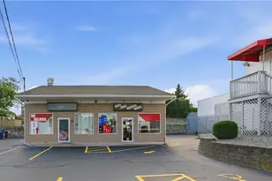 620 Killingly St, Johnston, RI 02919 - Photo 2