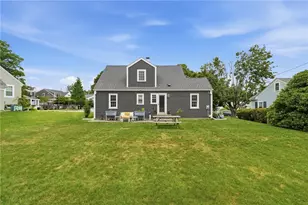 33 Nicholson Crescent, Middletown, RI 02842 - Photo 6
