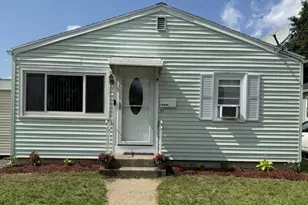 31 Funston Ave, Providence, RI 02908 - Photo 1