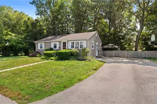 52 Brentwood Ave, Warwick, RI 02886 - Photo 2