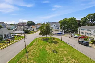 44 Warwick Rd, Pawtucket, RI 02861 - Photo 2