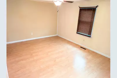 46 W Carpenter Street, Pawtucket, RI 02860 - Photo 4