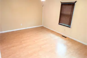 46 W Carpenter St, Pawtucket, RI 02860 - Photo 4