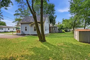 16 Bucklin Ave, Warwick, RI 02888 - Photo 6