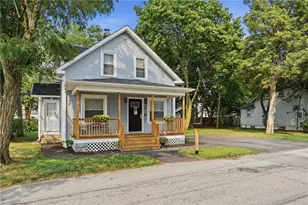 16 Bucklin Ave, Warwick, RI 02888 - Photo 2