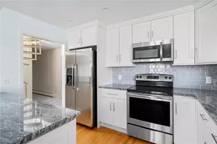27 Tobin Ln, Bristol, RI 02809 - Photo 10