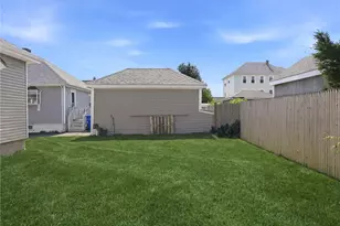 113 Warwick Rd, Pawtucket, RI 02861 - Photo 22