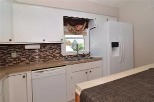 37 King St, Johnston, RI 02917 - Photo 4