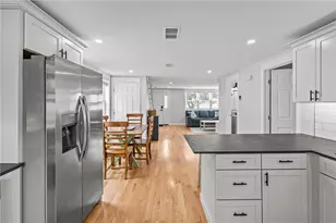 484 Thames St, Bristol, RI 02809 - Photo 12