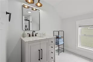 484 Thames St, Bristol, RI 02809 - Photo 14