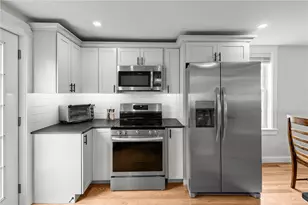 484 Thames St, Bristol, RI 02809 - Photo 10