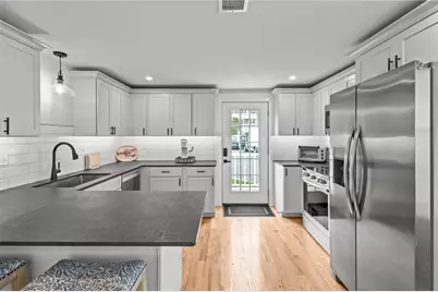 484 Thames Street, Bristol, RI 02809 - Photo 10