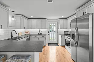 484 Thames St, Bristol, RI 02809 - Photo 10