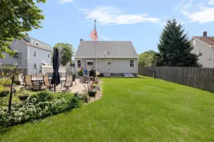 28 Lincoln Ave, Cranston, RI 02920 - Photo 2