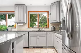 125 Winchester Dr, South Kingstown, RI 02879 - Photo 10