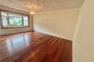 42 Locust Glen Dr, Cranston, RI 02921 - Photo 4