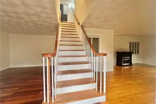 42 Locust Glen Dr, Cranston, RI 02921 - Photo 2