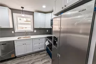 139 Benedict St, Providence, RI 02909 - Photo 16