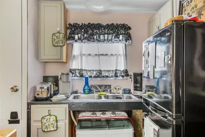 719 Forest Park, Middletown, RI 02842 - Photo 20