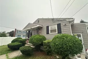 8 Ashby St, Johnston, RI 02919 - Photo 2