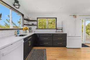 30 Lock Ln, Portsmouth, RI 02871 - Photo 2
